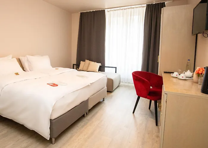 Hotel Deutsches Theater Landwehrstrasse 3*