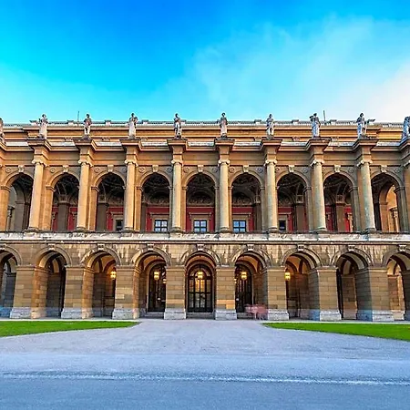 Deutsches Theater Landwehrstrasse 3*